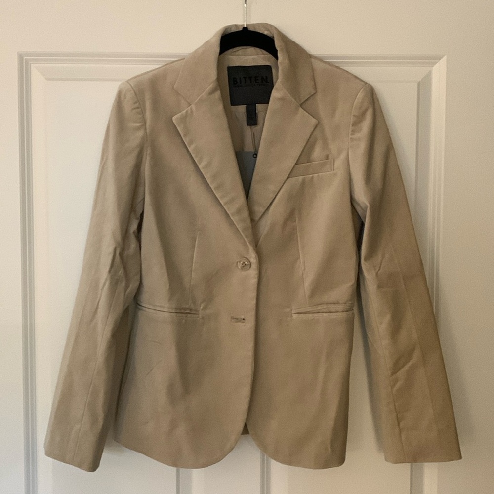 Bitten by Sara Jessica Parker tan velvet jacket